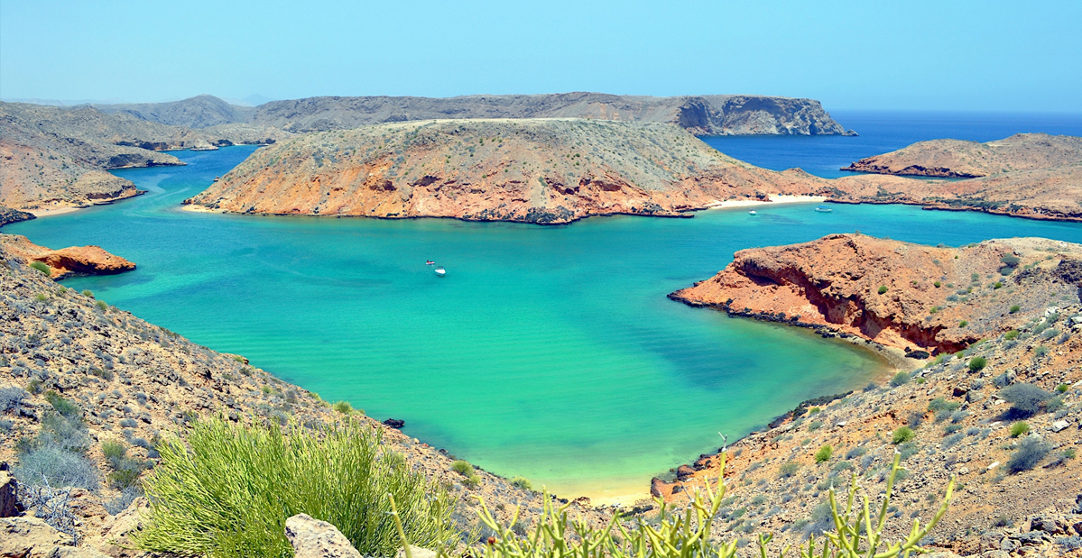 https://mountainvalleyholidays.com/uploads/0000/1/2022/09/25/snorkeling-in-bandar-kairan-2.jpg